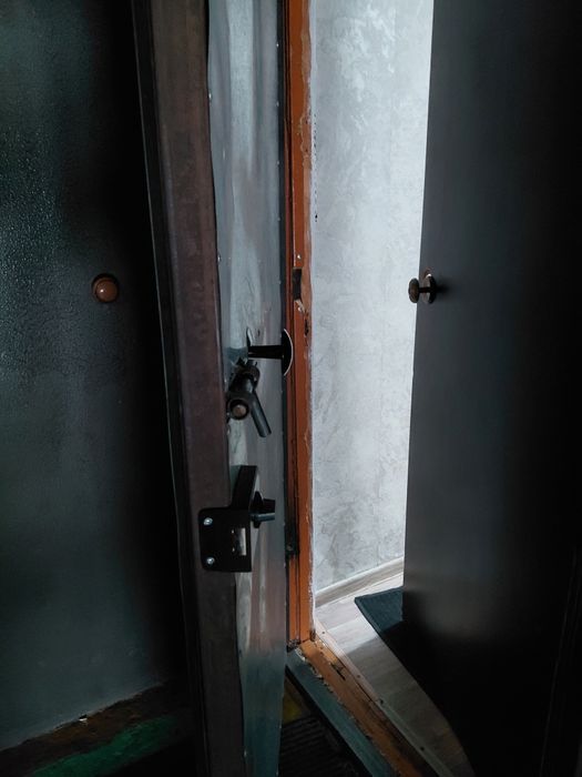 Продам железную дверь