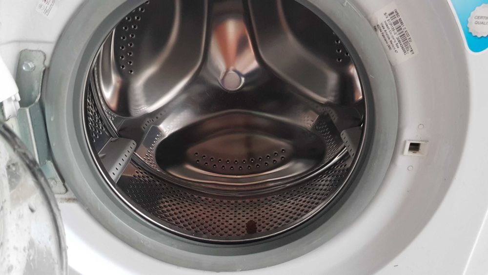 пералня  Indesit, работеща до 6 кг.