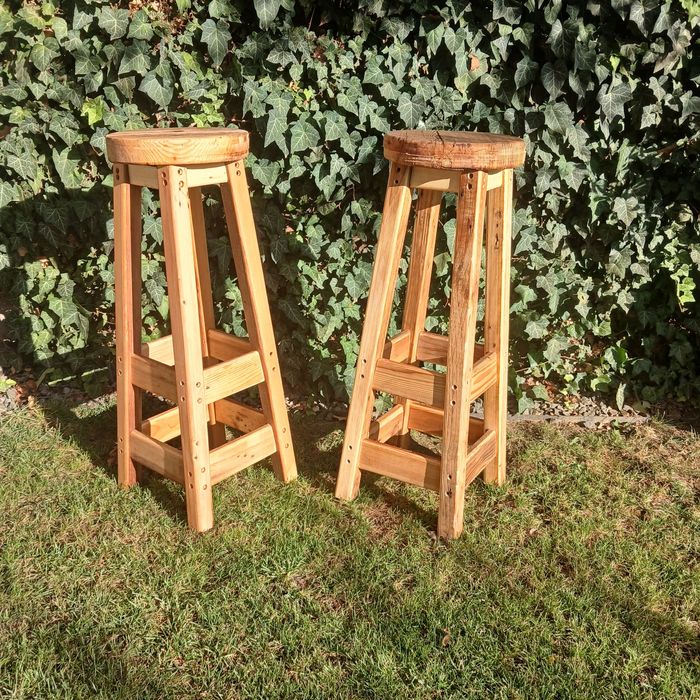 Scaune de bar handmade din lemn masiv – lucrate manual – rustic