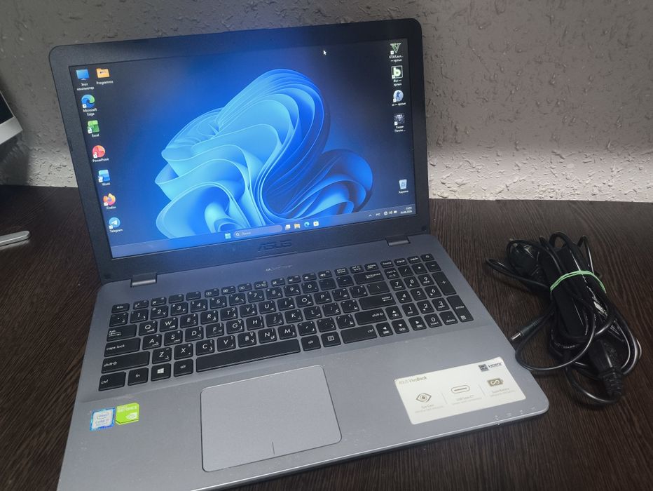 Asus VivoBook 15 X542UF (i7 8550U/12Gb/MX130)