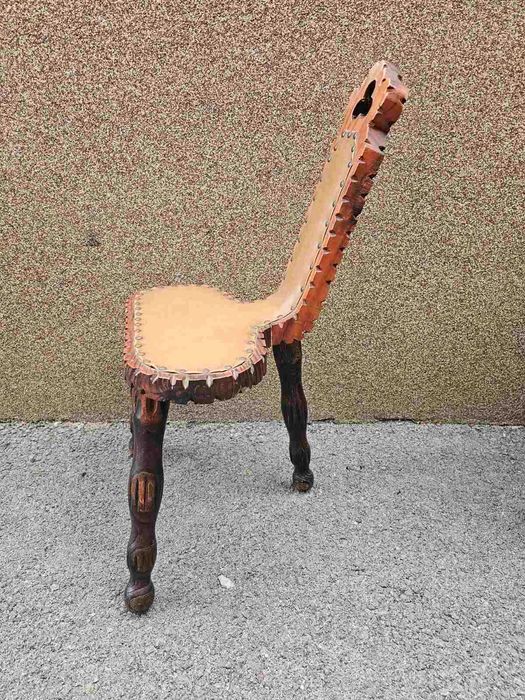 Трикрако столче с кожа