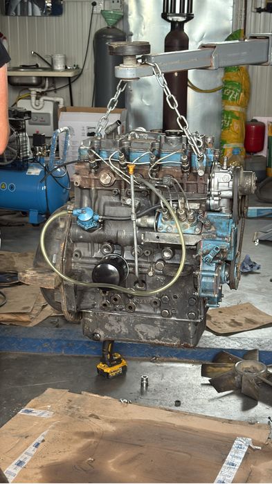 Piese din dezmembrare  Motor Perkins ,4 pistoane