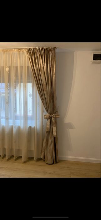 Vand draperii geamuri