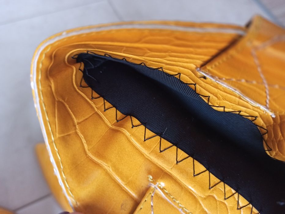 Нови актуални ботуши-жълти