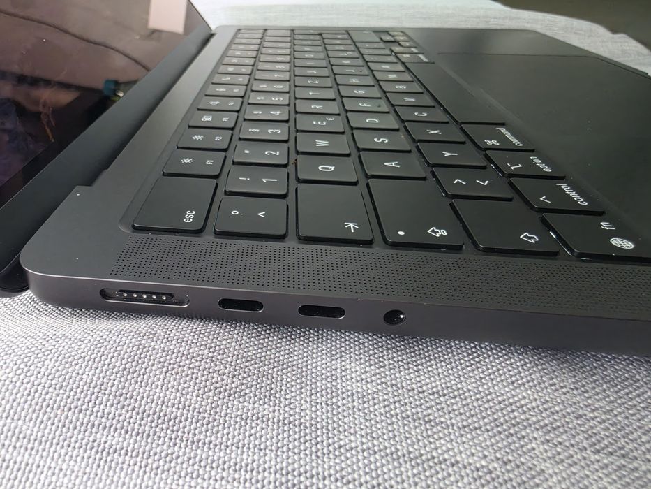 Laptop APPLE MacBook Pro 14 Apple M5, 14.2" Liquid Retina XDR, 16GB, SSD 512gb, 10-core GPU, macOS Sequoia, Space Black, Tastatura Qwertz germania