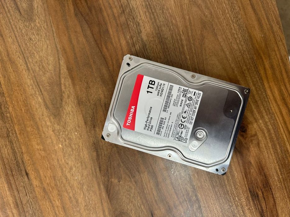 HDD Toshiba 1TB.