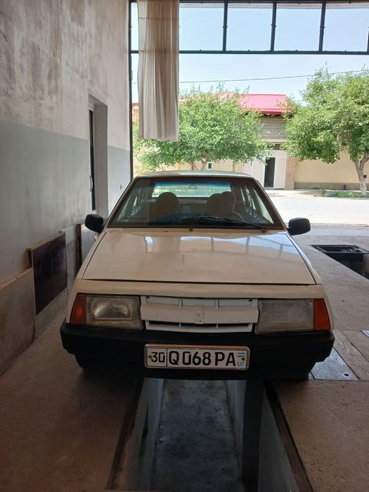 Lada09 moshina sotiladi