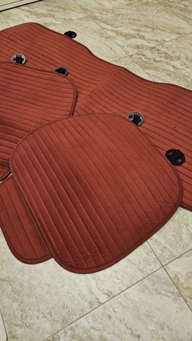 Продам чехлы на сиденья в машину