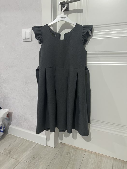 Продам школьный сарафан