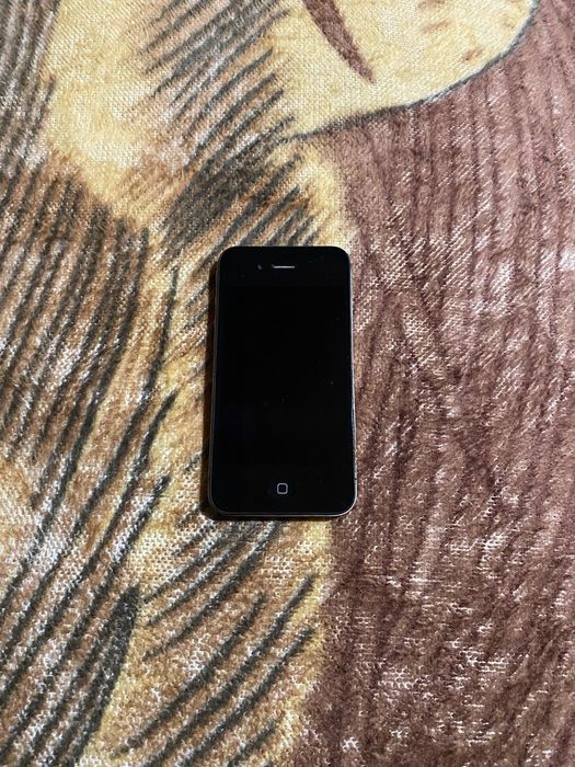 Продавам iPhone 4