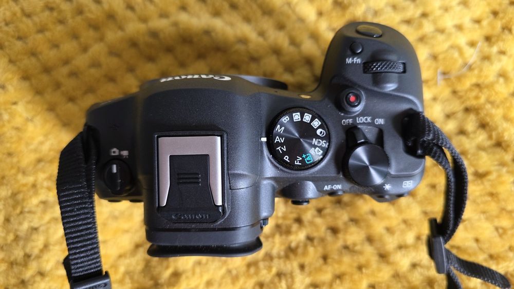 Canon EOS R6 mk II ca NOU, garanție F64, acumulator extra + card BONUS
