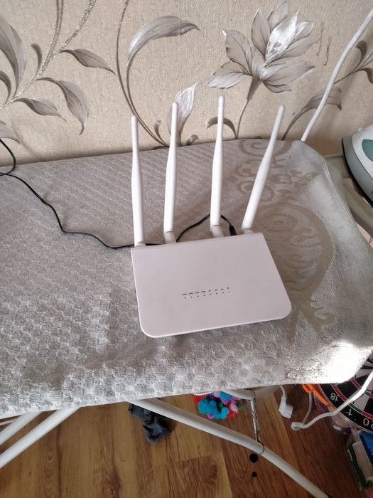 Продается модем белый цвет