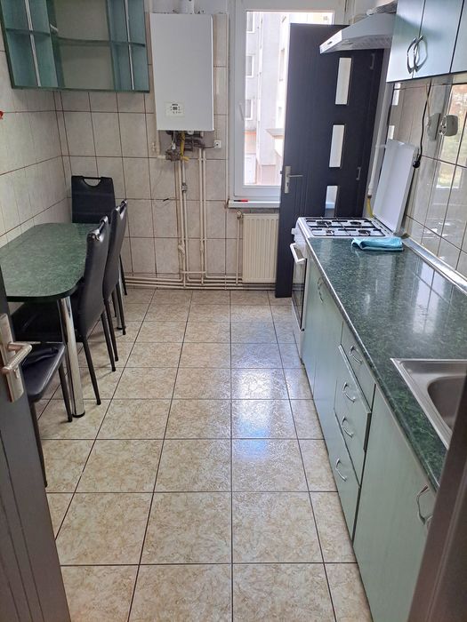 Inchiriez apartament 3 camere