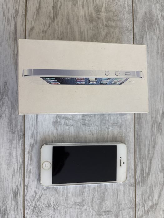 Продам Iphone 5 с родной коробкой на запчасти