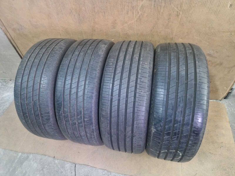 4 Bridgestone R18 215/45
летни гуми
DOT4519