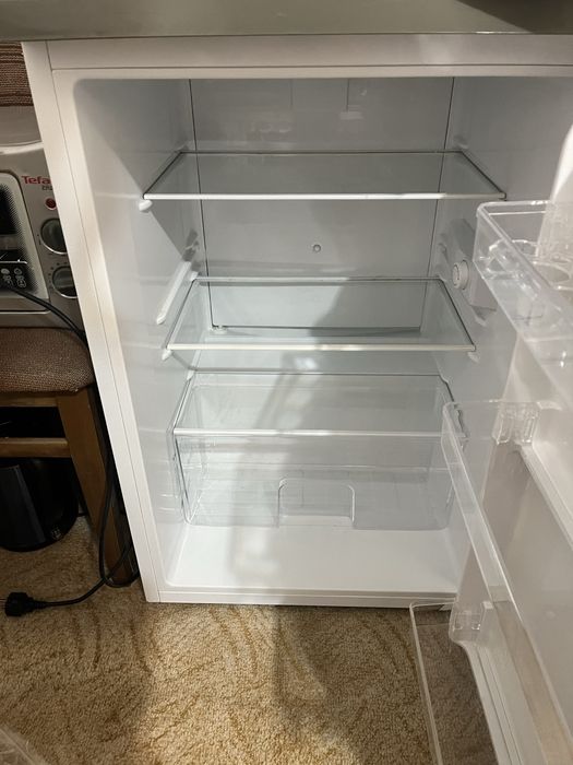 Малък хладилник Bomann