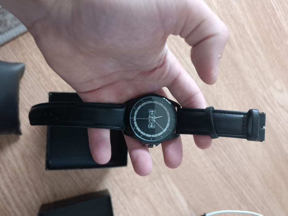 Часы новый кожанный