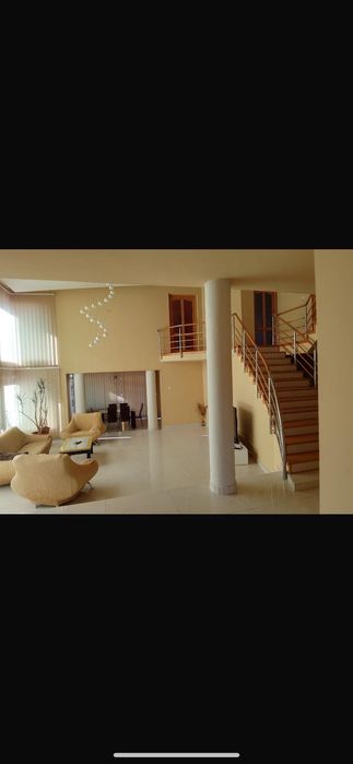 Vând casă zona schit