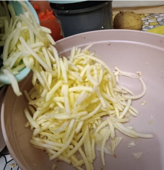 Продам электрич. овощерезку 6 в 1