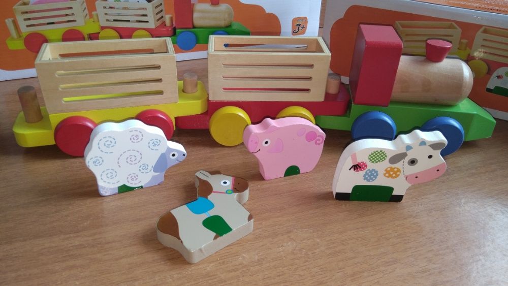 Голям дървен влак с животни и ремаркета / дървени играчки