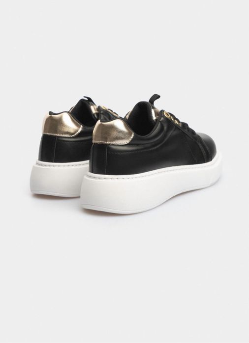 Продам новые кроссовки из Турции