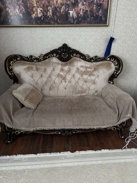 Диван.                .