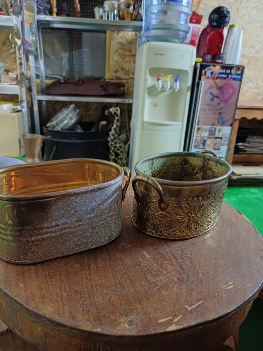Стари месингови кашпи