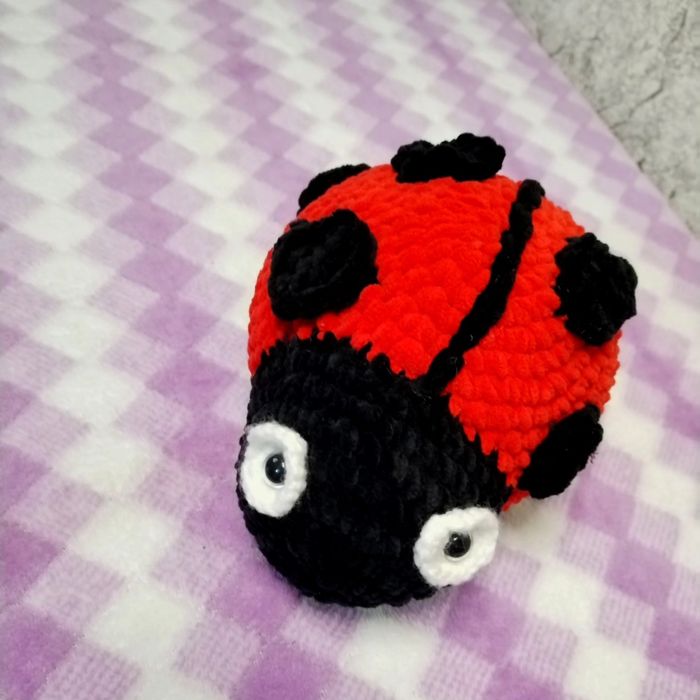 Плюшевая божья коровка