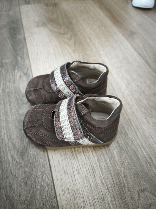 Vând papuci Chicco 19