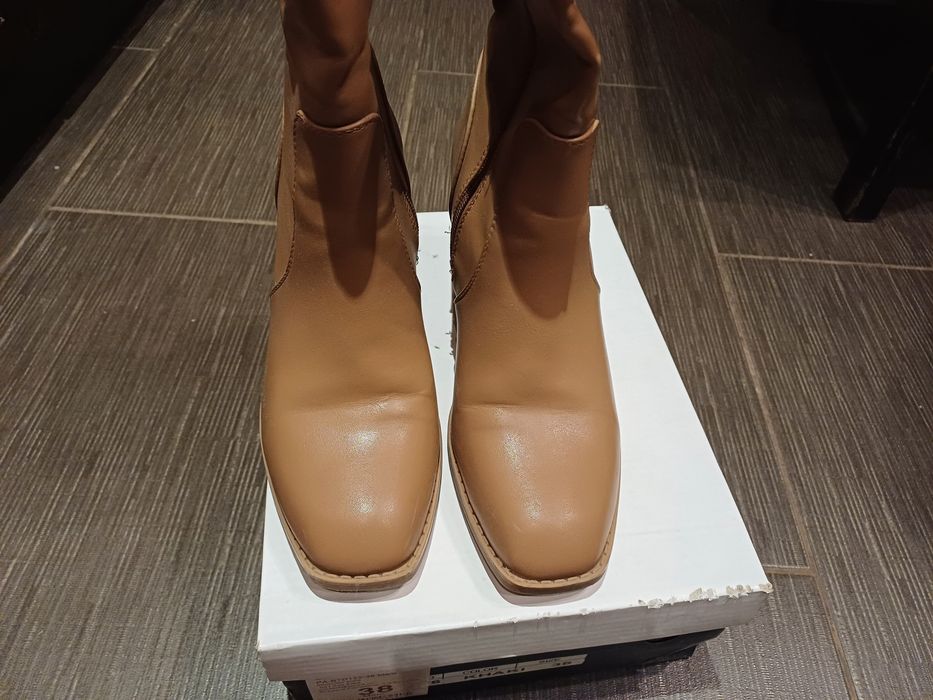 Продавам пролетни боти