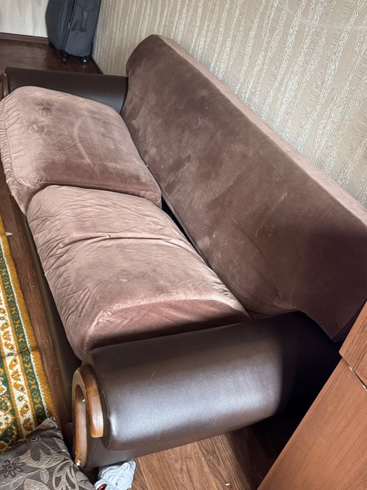 Отдам даром диван