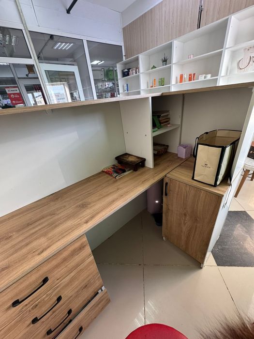 Продам полки и ресепшен