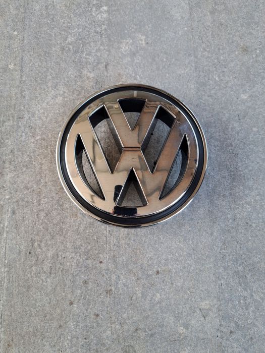 Емблема за предната решетка на пасат шест 15см.