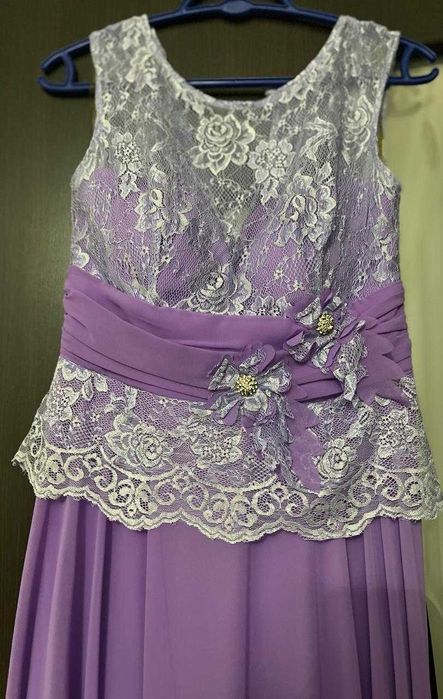 Продаю платья !!!