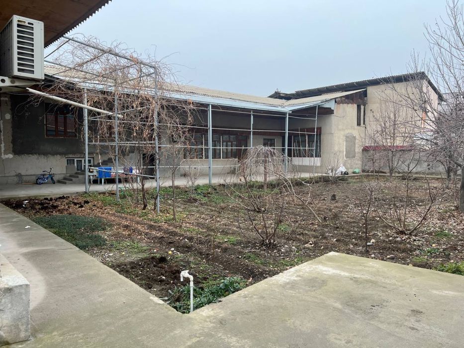 Продается 12.5 сотих 7-ком. Рядом метро