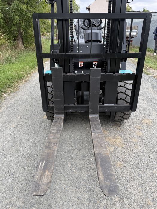 Stivuitor NOU 4 tone DIESEL