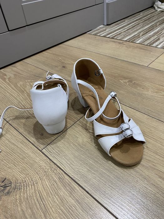 Продам танцевальные туфли