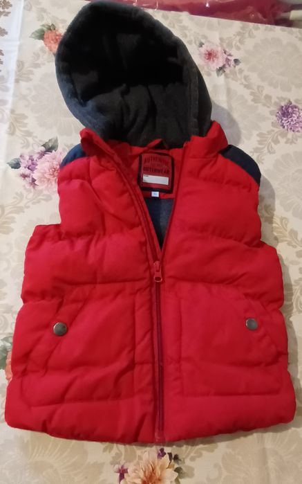 Veste  rosie si albastra cu verde cu gluga marimea 92