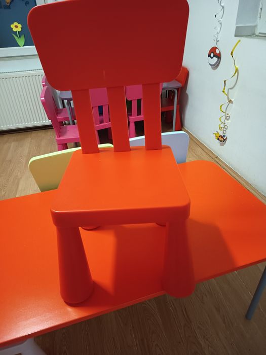Vând scaune copii utile și într-o grădiniță.