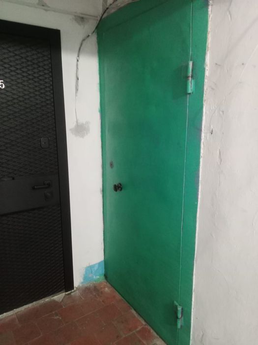 Продам  железный дверь