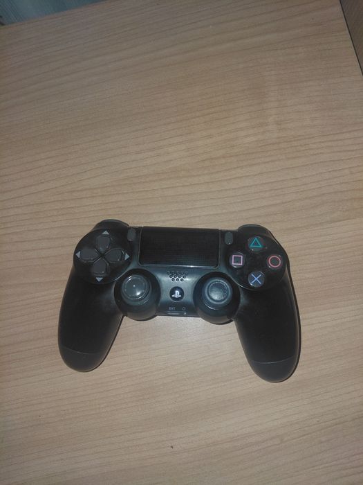 Vând manetă de PS4