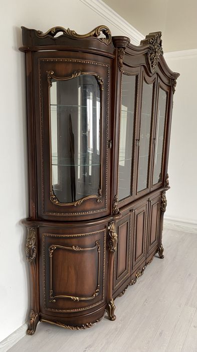 продам сервант срочно