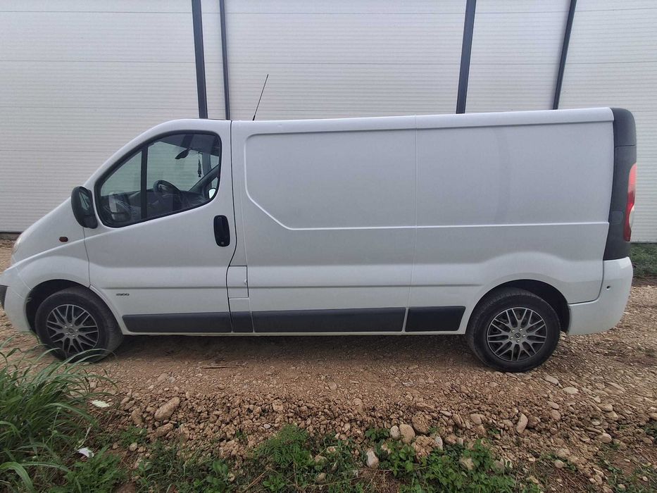 Opel Vivaro 2012 Model Lung