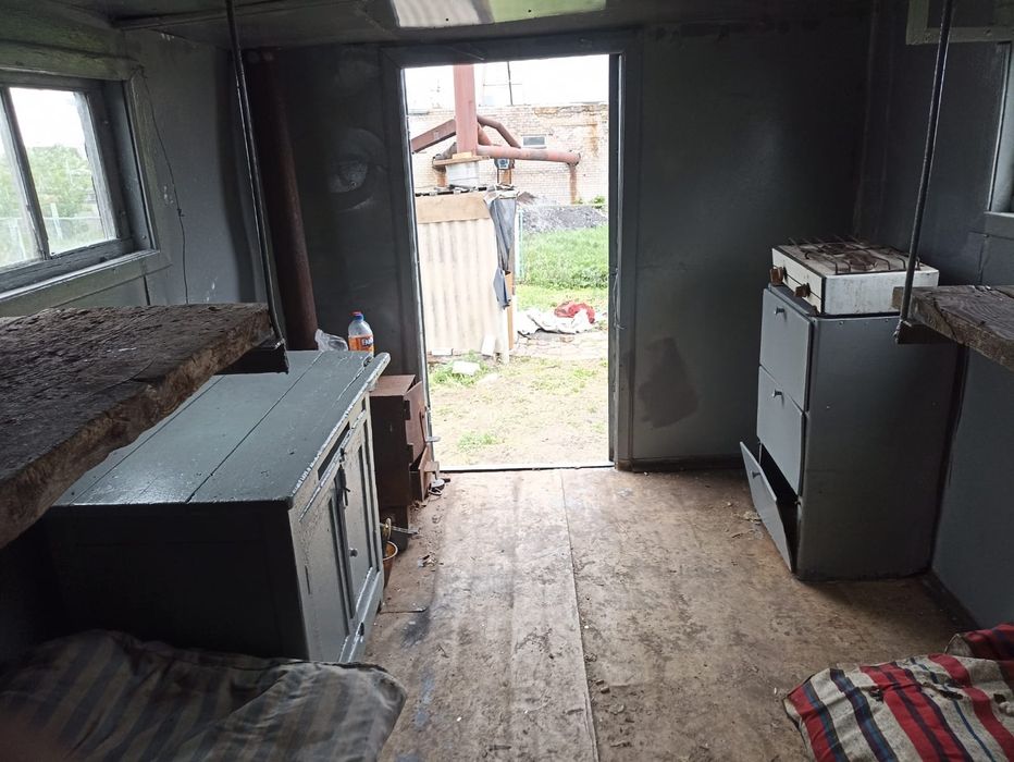 Продам будку(вагончик) на колесах для рабочих