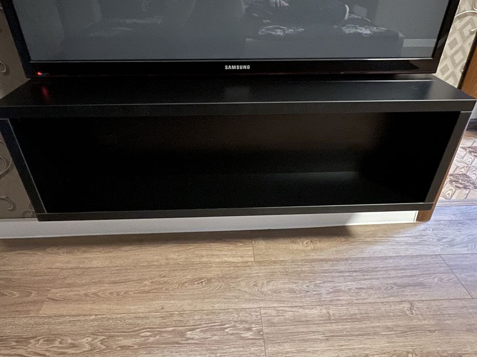 Полка под телевизор