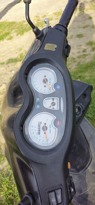 Vând scuter 50 2t cu acte