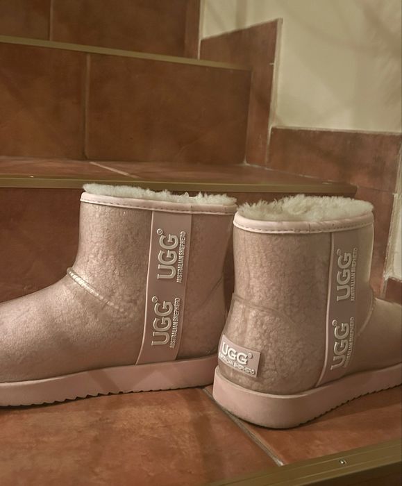 Ugg femei roz.