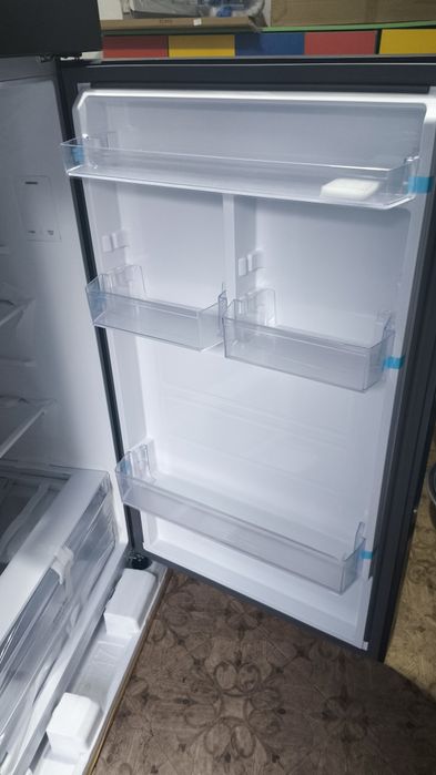 Холодильник Samsung RT47CG6442B1-черный