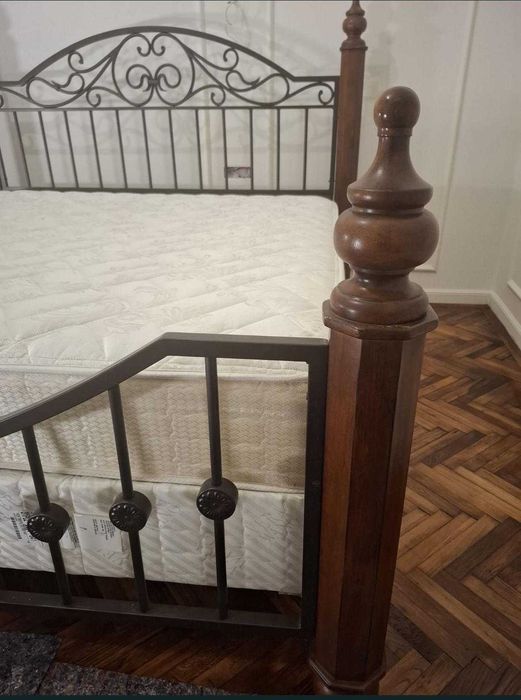 QUEEN SIZE pat dormitor in perfecta stare cu saltea