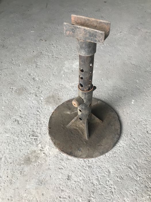 Домкрат винтовой